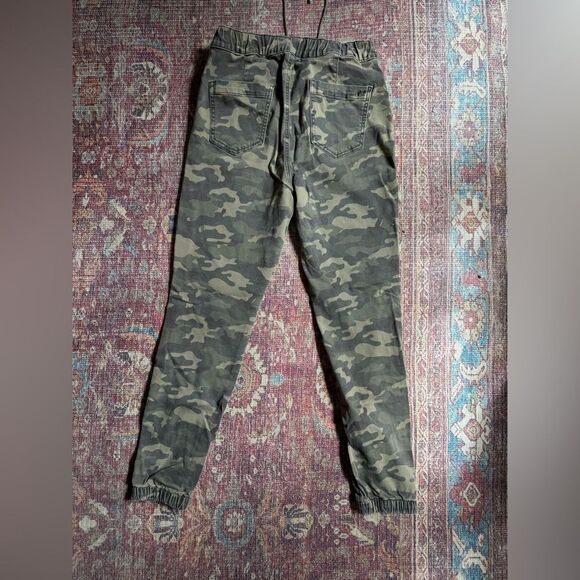 American Eagle Women’s 10 Next Level Stretch Camouflage Jogger Pants - Picture 9 of 9